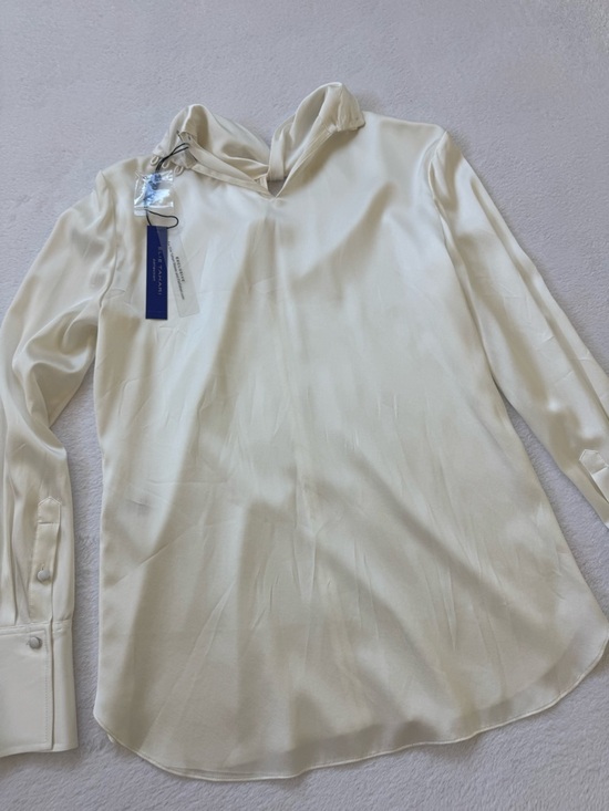 Elle Thahari Cream Satin blouse Shirt - Picture 2 of 9